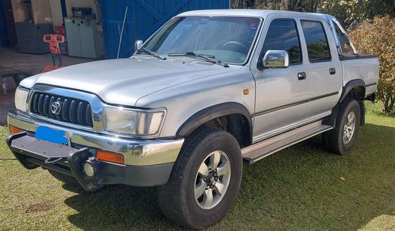 TOYOTA HILUX 3.0 SRV 4X4 CD 16V TURBO DIESEL 4P MANUAL TOYOTA HILUX 3.0 SRV 4X4 CD 16V TURBO DIESEL 4P MANUAL